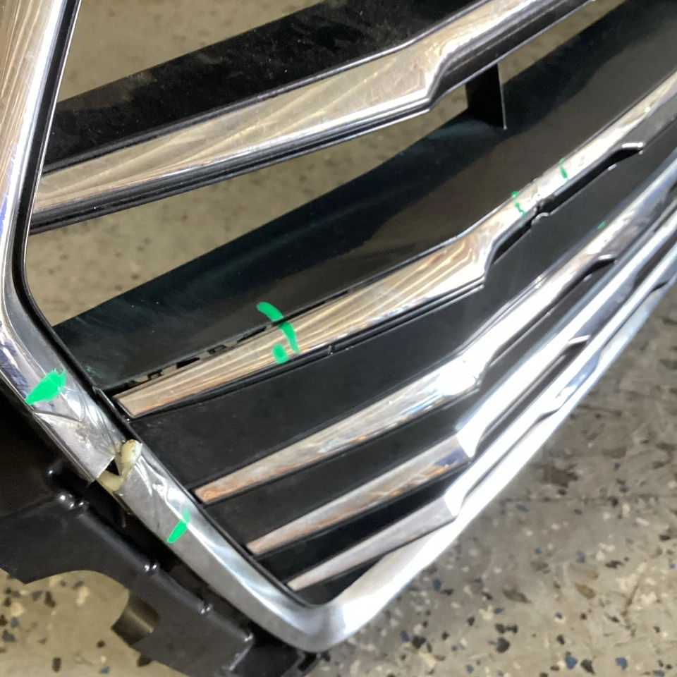 AUDI A5 2018-2019 MONTAJE REJILLA RADIADOR DELANTERO 8W6853651AB OEM Foto 3 de 4