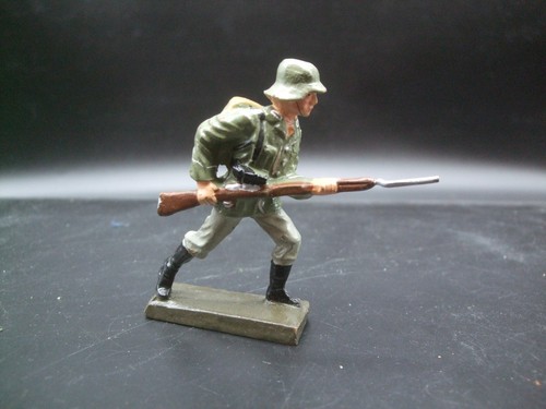 Lineol Soldat mit Gewehr stürmend