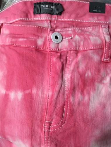 BNWT Torrid Plus Size 20 Hot Pink White Tie-Dye Stretch Denim Mid Rise Shorts - Picture 6 of 11