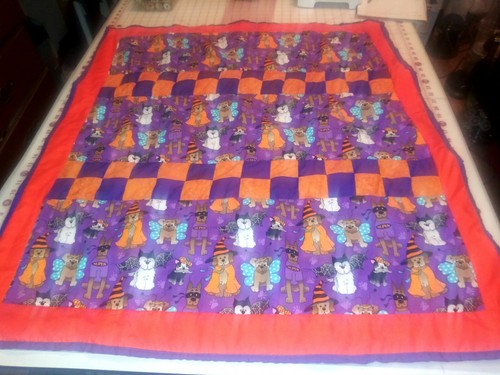 Edredón infantil hecho a mano de Halloween con lindos cachorros (nuevo) ¡Hecho en EE. UU. por Jen!  - Imagen 1 de 8