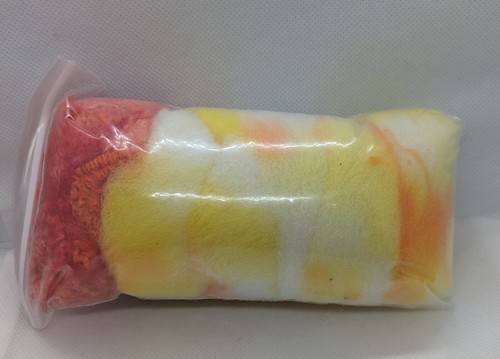The Golden Threads Hand Dyed Wool Roving 1 oz Red Yellow Fibers - Picture 5 of 5
