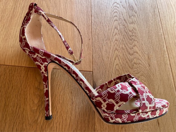 Atemberaubend, selten, Vintage-- und perfekt! Satin Jimmy Choo Heels, 40