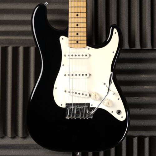 Błotnik Standard Stratocaster z klonową podstrunnicą 1983 - czarny - Zdjęcie 1 z 10