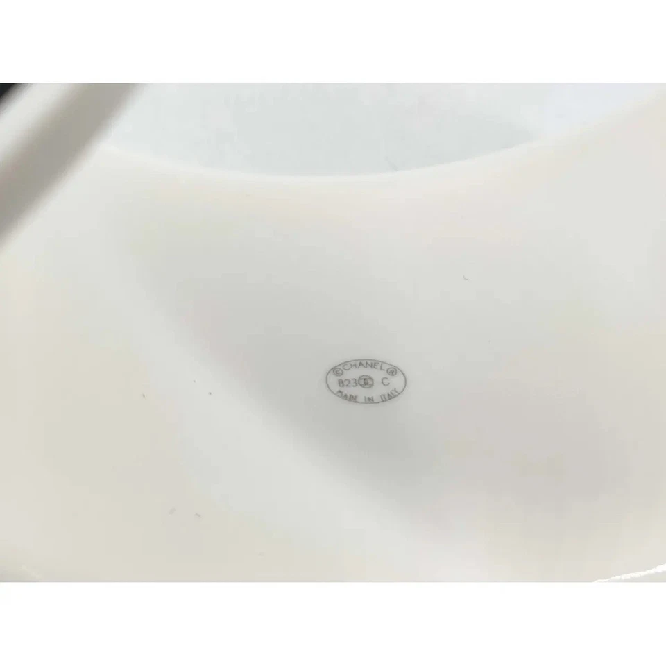 NEW CHANEL BLACK OUTSIDE & WHITE INSIDE CC LUCITE SPORTY CUFF BRACELET WITH BOX - Image 2 of 4