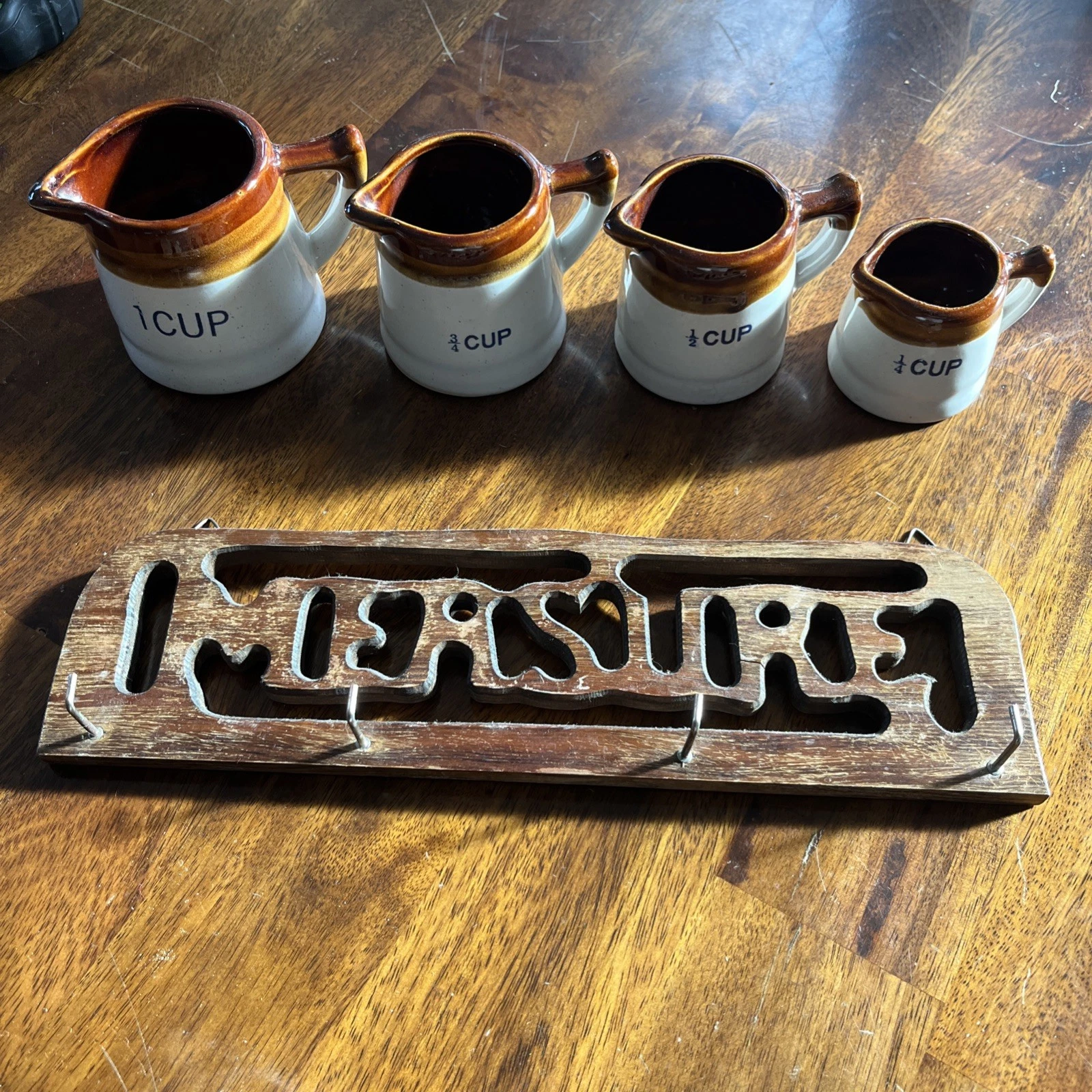 VTG 70s Ceramic Measuring Cups 5 PC Set Hanging Wooden Hook Display