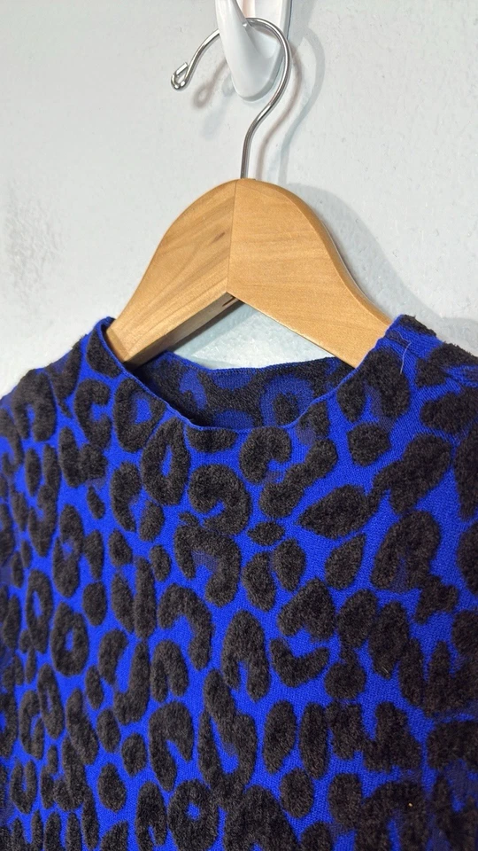 Suéter Milly texturizado estampa de chita macio azul royal preto sem mangas gola simulada - Imagem 4 de 4