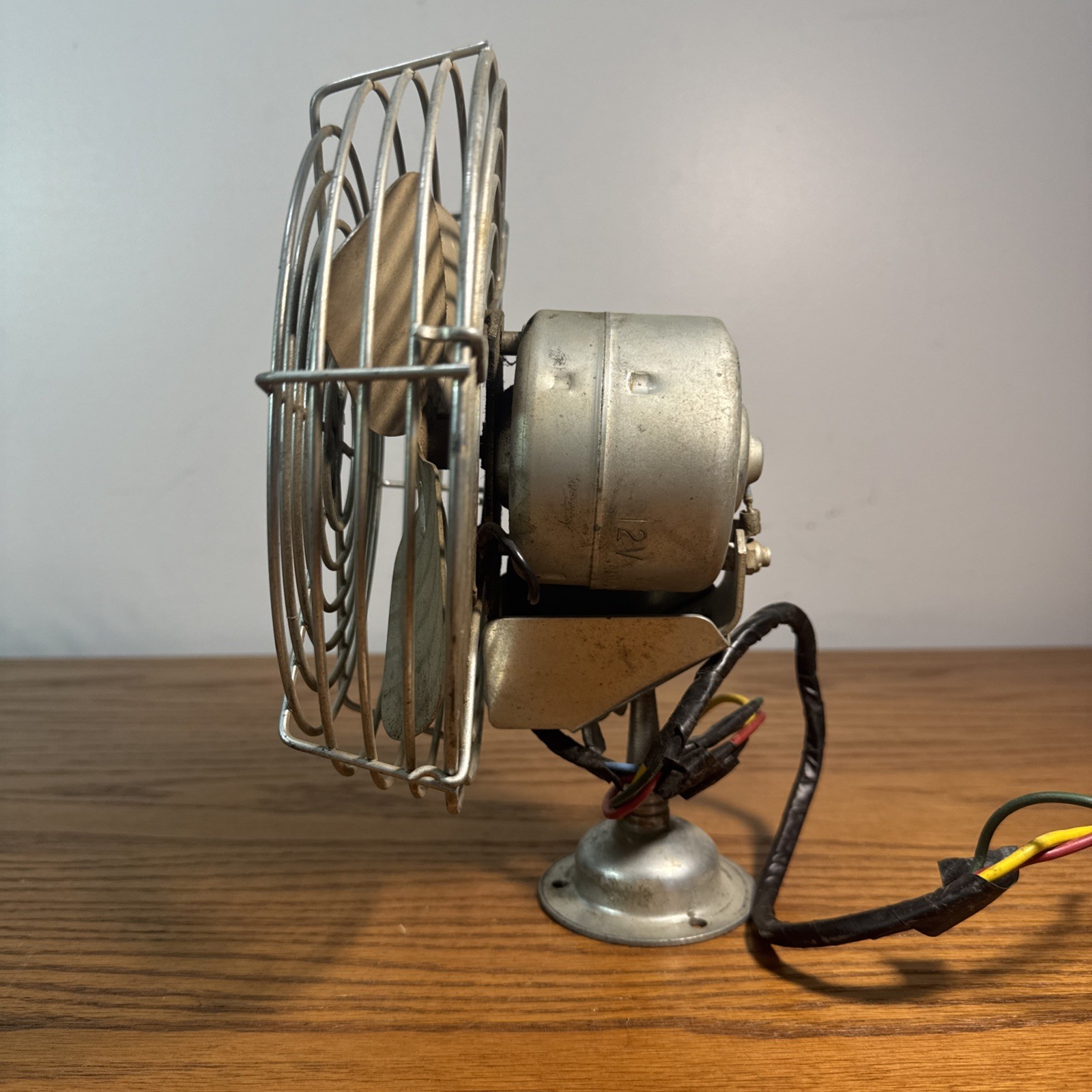 8" Casco Deluxe Truck Bus 4 Blade 12 Volt Fan Wire Cage Dash Mount