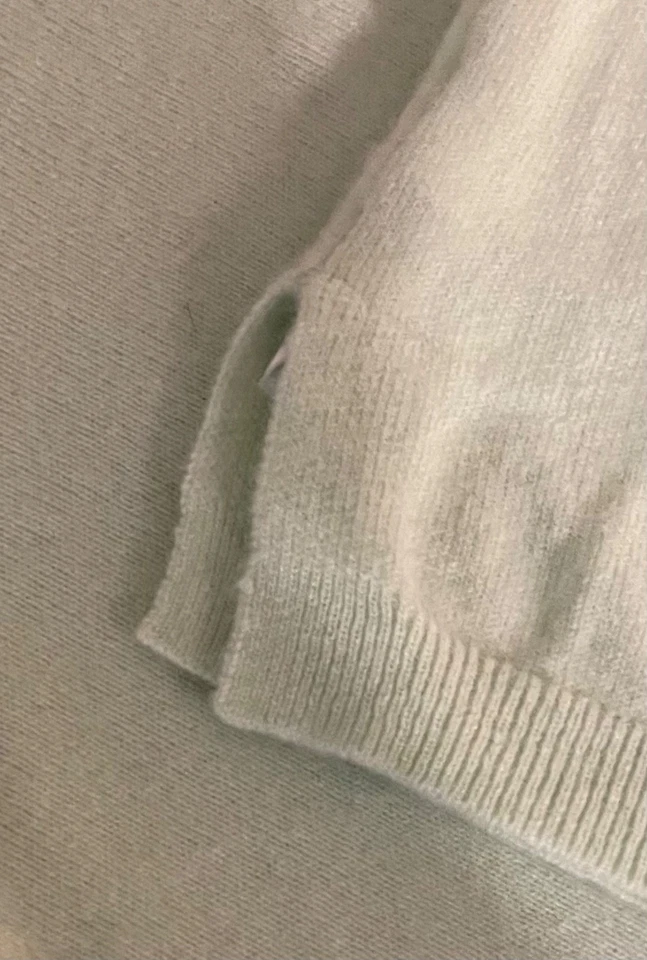 J. Suéter pulôver Crew verde limão pálido 100% cashmere gola redonda fenda lateral G - Imagem 3 de 4