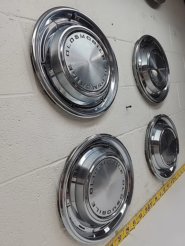 Used OEM GM Set of 4 14" Hub Caps 00399472 1968 Oldsmobile F85 Cutlass (5528) - Image 3 of 4