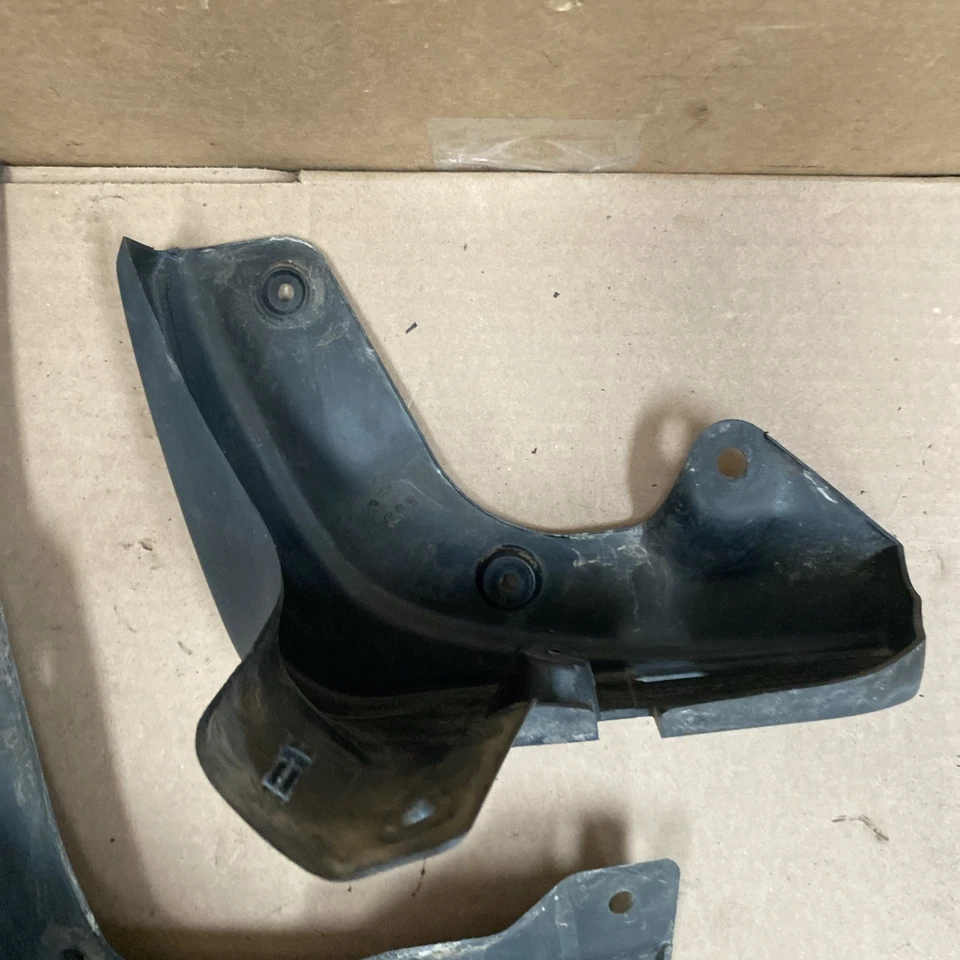 Protector contra salpicaduras del lado izquierdo del conductor Subaru Tribeca 2008-2014 OEM 6225 Foto 2 de 4