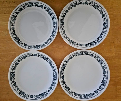 Vintage CORELLE Set Of 4  LUNCHEON PLATES Medium 8 1/2 Inch OLD TOWN Blue Onion