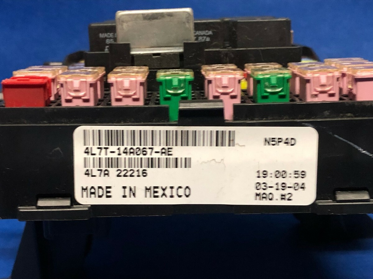03 Lincoln Navigator / Expedition Fuse Relay Box – Power Distribution Center 2L1T-14A067-AN