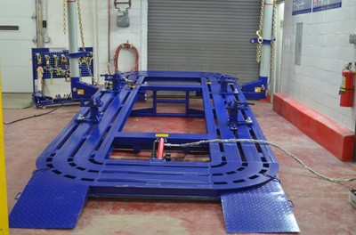 20 FEET LONG  AUTO BODY FRAME MACHINE 20 TONS = 2 TOWERS WITH TOOLS AND CART 
