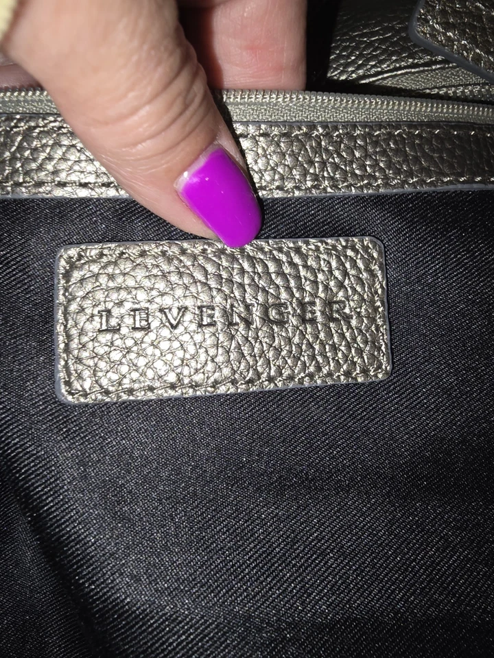 Bandolera de hombro de viaje Lavenger St. Tropez de cuero granulado de peltre Foto 4 de 4