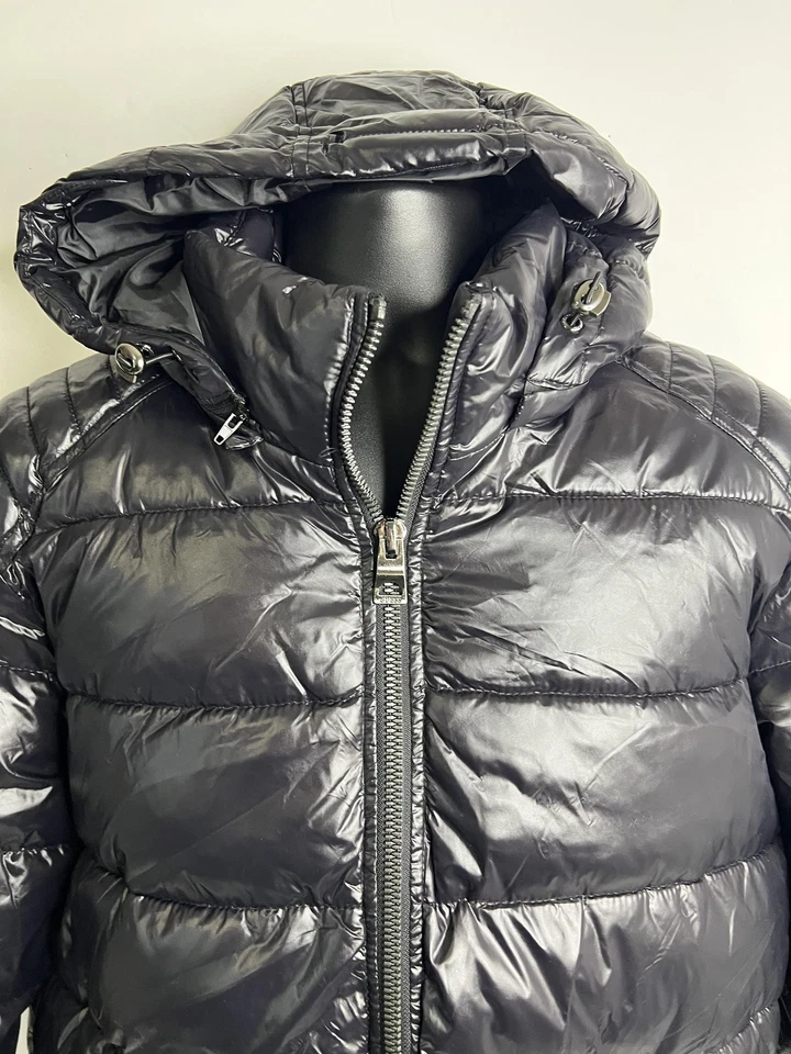 Chaqueta Guess Puffer Para Hombre Grande Negra Con Capucha Acolchada Brillante Bolsillos con Cremallera Foto 2 de 4