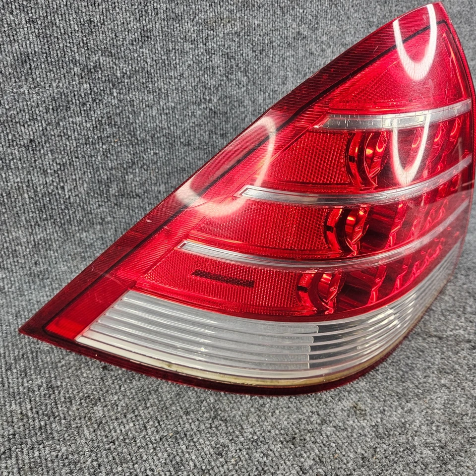 Mercury Montego 2005 2006 2007 montaje de luz trasera LED lateral del conductor Foto 2 de 4