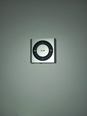 Apple iPod Shuffle 4th Gen 2GB Silver MP3 Player 
