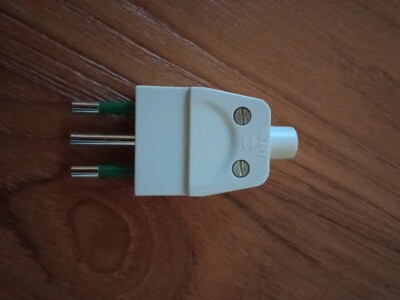 VIMAR 01051.B STEERING WHEEL SOCKET 2P+T 10A white white