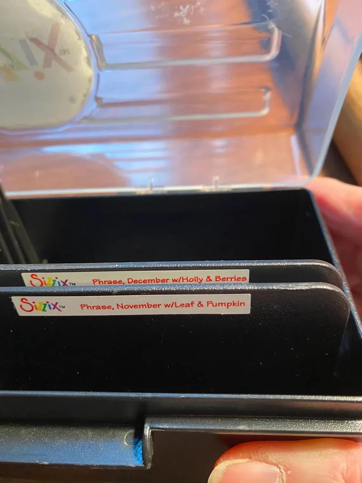 Sizzix Sizzlits средние штампы для резки, календарные месяцы, ПОЛНЫЙ + КАК НОВЫЙ 12 месяцев - Изображение 3 из 4