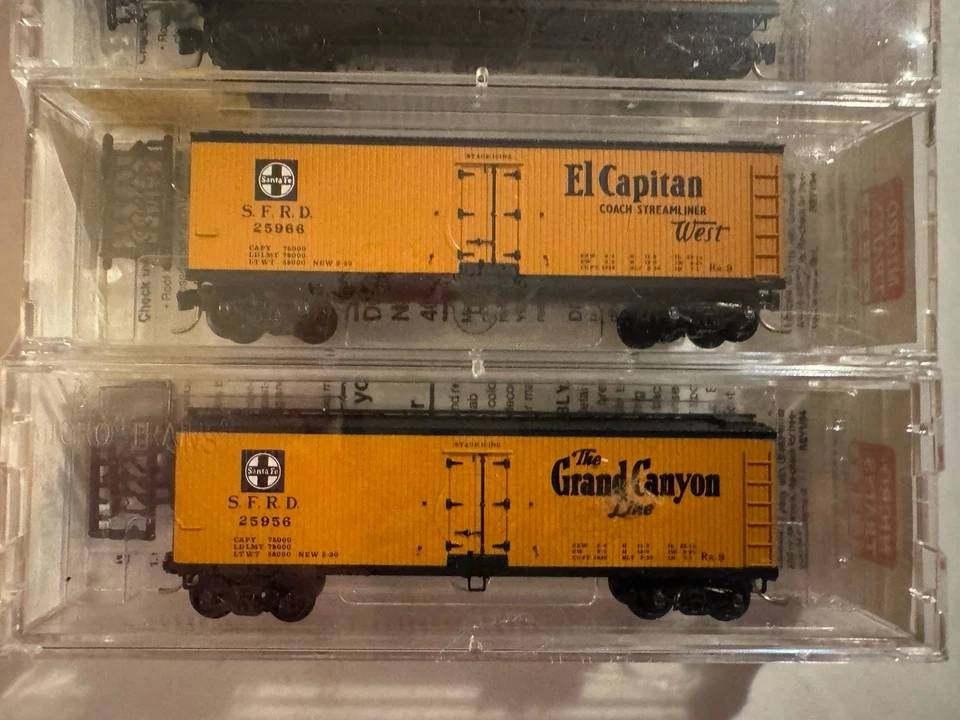 Paquete de 3 refrigerados escala N ***SANTA FE -- SFRD*** 40' con eslóganes - Micro trenes 47242 Foto 2 de 4