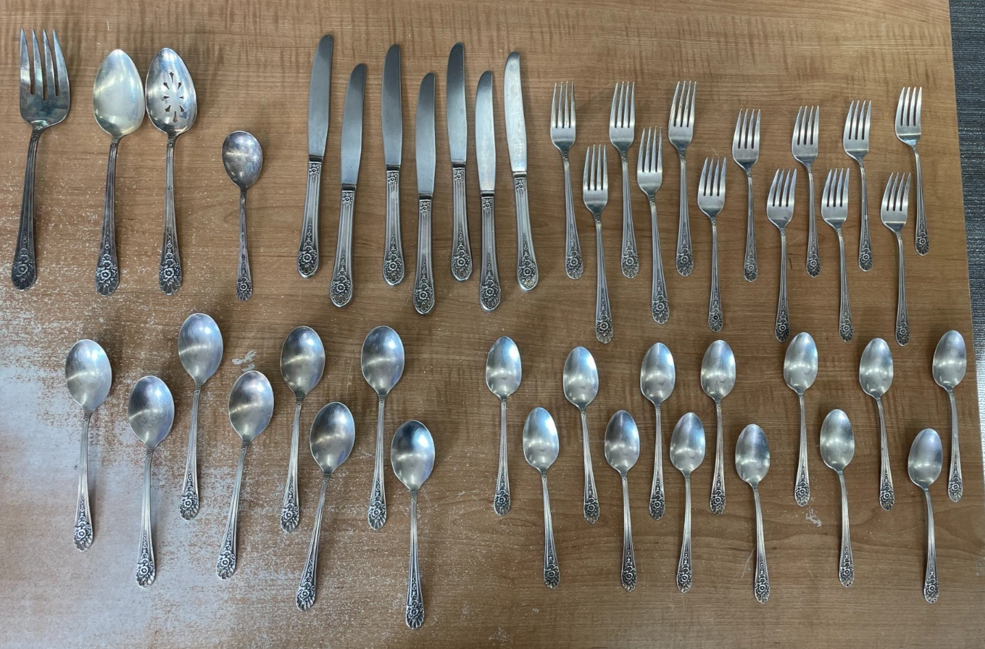 45 Pc Wm Rogers Mfg JUBILEE Silverplated Serving Pieces, Knives, forks, spoons
