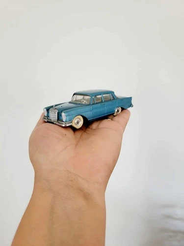 Vintage Dinky Toys JRD 153 Blue Mercedes 220 S