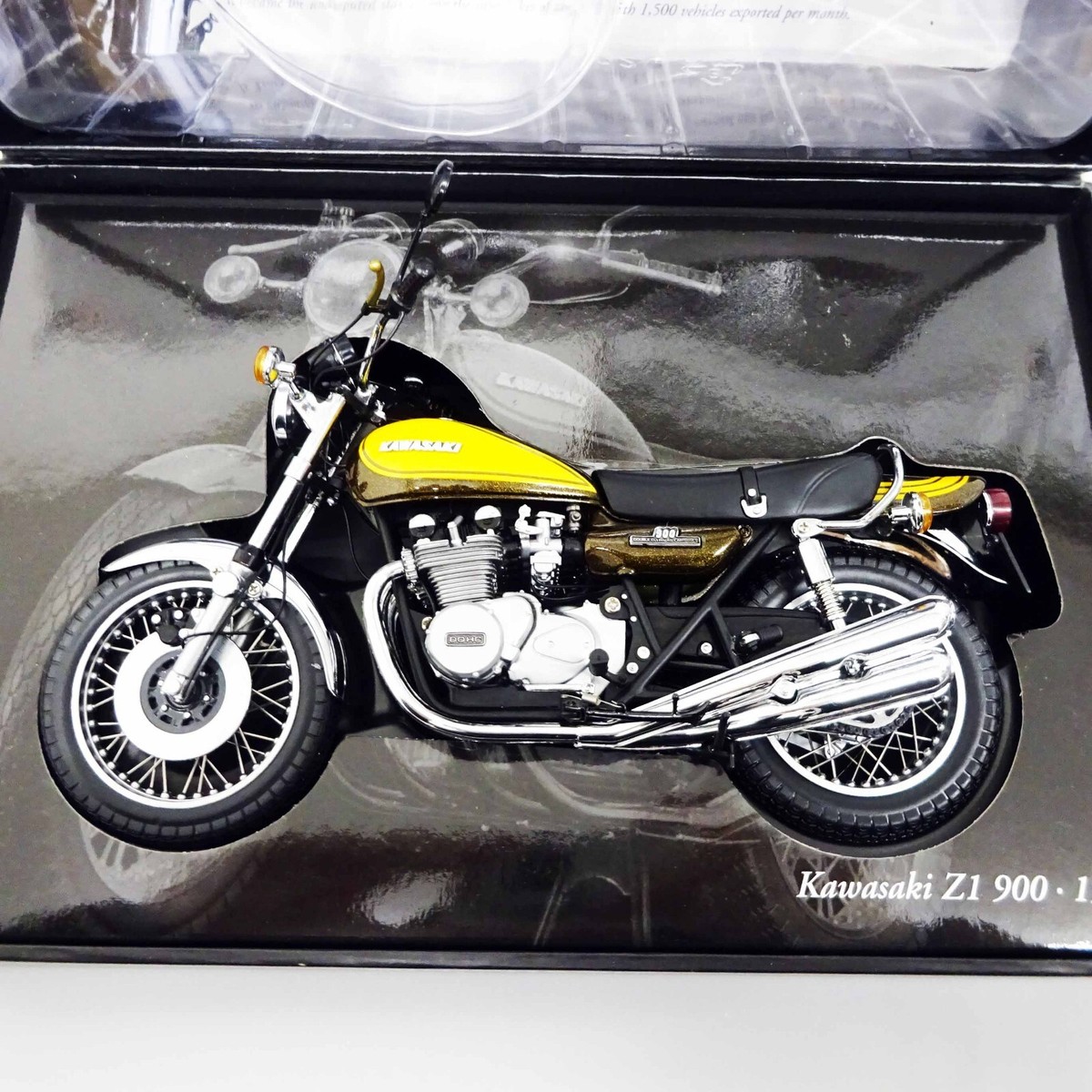 Minichamps 1/12 Kawasaki Z1 900 Super 4 Candy Green Yellow Minichamps 1/12 Kawasaki Z1 900 Super 4 Candy Green Yellow