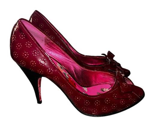 Betsy Johnson Maroon Wine Red Patent Embossed Peep Tow Heels w/Bow Size 8 - Picture 3 of 7