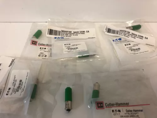 LOT OF (6) NEW OLD STOCK! CUTLER-HAMMER 120V LED LAMPS / BULBS HT8LEDGF7
