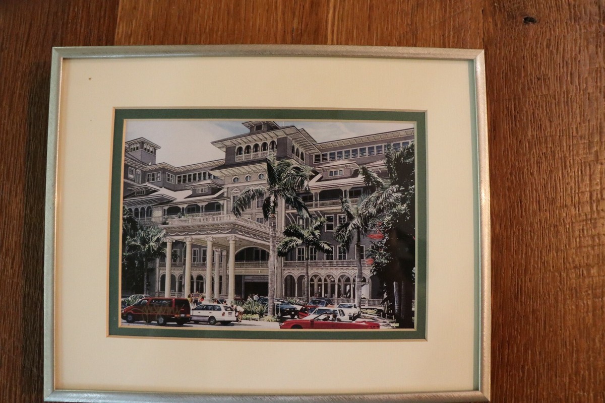 Juno Galang Limited Edition Print of Sheraton Moana Surfrider