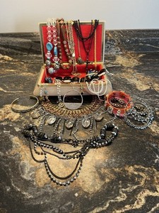 CCV, grossiste en bijouterie fantaisie, bijoux vintage et création
