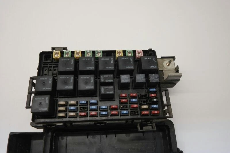 05 06 07 08 09 CAJA RELÉ FUSIBLES MOTOR PONTIAC MONTANA Foto 4 de 4