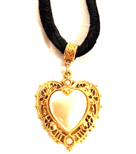 Collar colgante corazón joyería 1928 para mujer terciopelo negro tono dorado imitación perla Foto 2 de 4