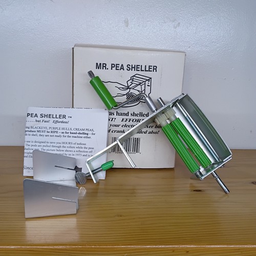 Vintage Mr. Pea Sheller by Lee Mfg w/ Box & Instructions | Hand Crank Bean Shell