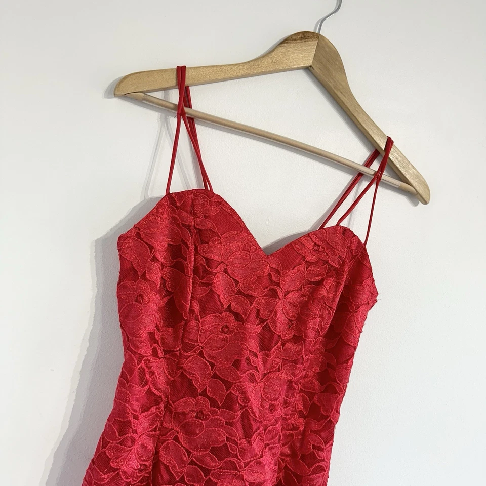 Mini vestido vintage Roberta de renda vermelha com cadarço espartilho alça de espaguete nas costas XS - Imagem 3 de 4