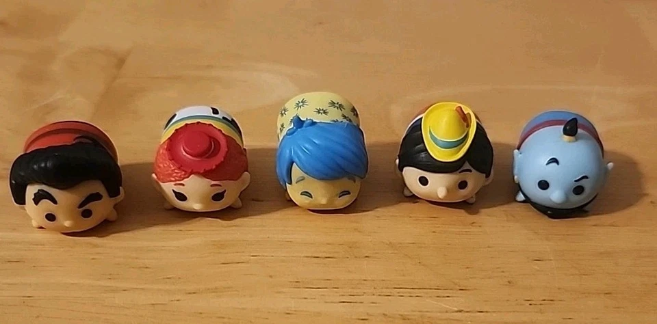 Tsum Tsum 28 Pequeños Vinilo Personajes y Accesorios Disney, Stitch 1.25"x1" Foto 4 de 4