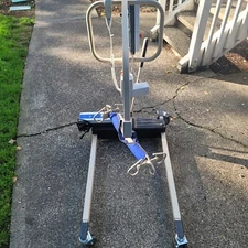 Invacare Reliant 450 Battery Powered Hoyer Lift with Battery/ Charger 