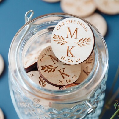 Personalisierte Hochzeit Getränke Medaille, trinken Sie auf uns!  Liebesherz