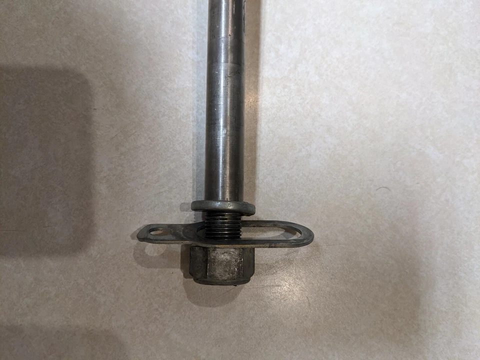 Eje trasero Honda XL350 XL 350 R 1984 con espaciadores y ajustadores Foto 4 de 4