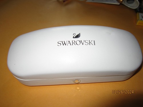 Schönes Brillen Hartschalenetui SWAROVSKI mit Kristallstein auf der Vorderseite