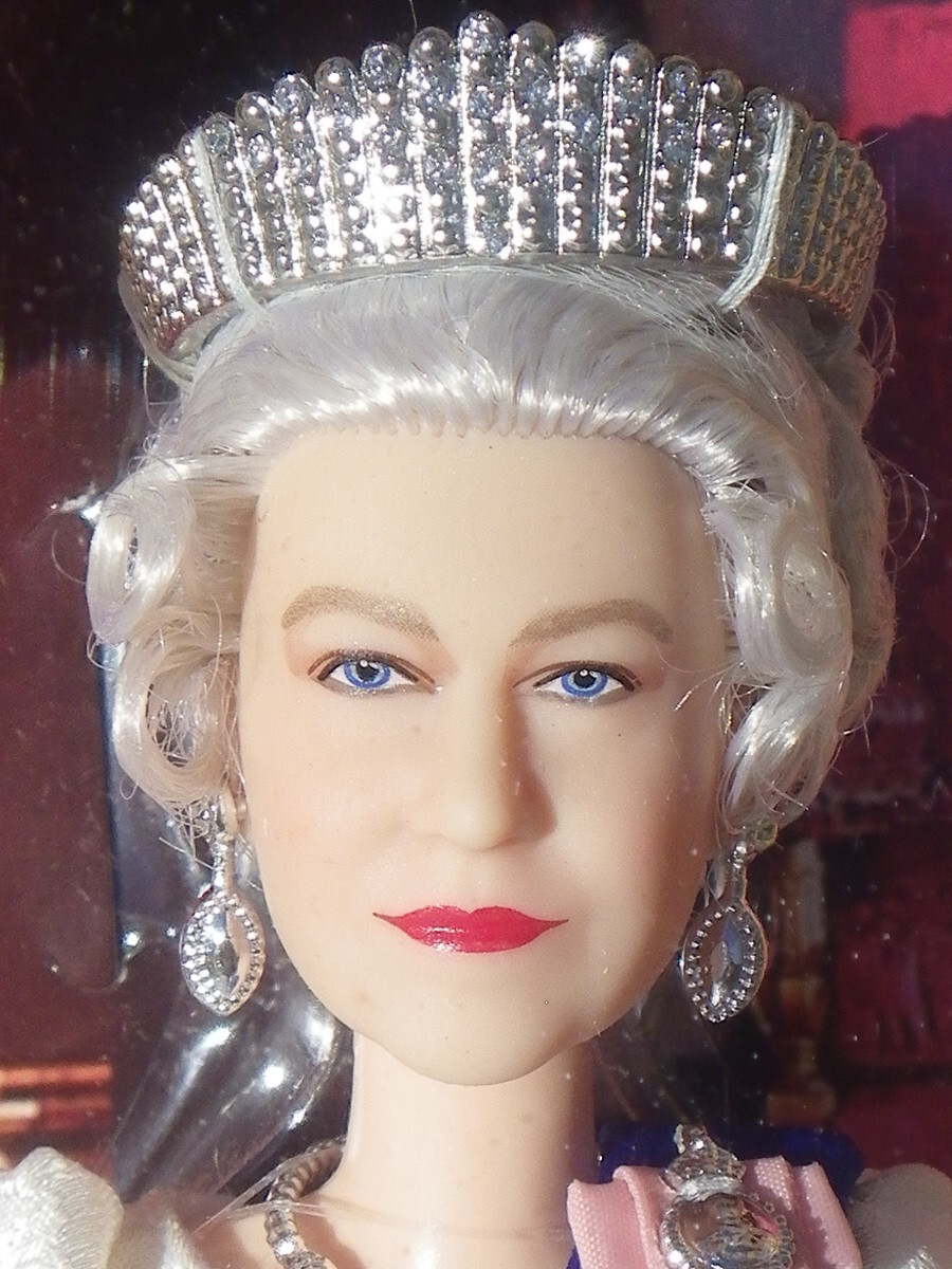 Mattel - barbie firma reina elizabeth la muñeca del jubileo - Catawiki
