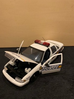 1/18 Scale Chevrolet Caprice Car UT Models Used with Box and Base