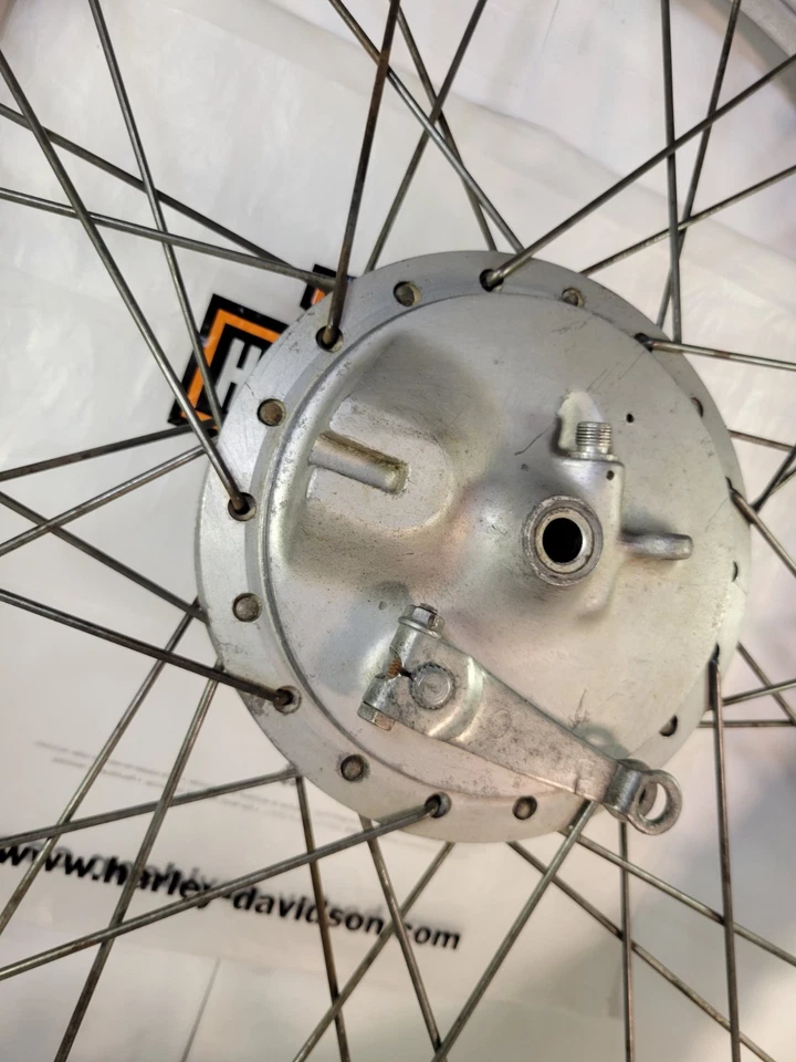 Harley Baja MSR-100 1970 competición carreras rueda delantera freno llanta Aermacchi Foto 4 de 4