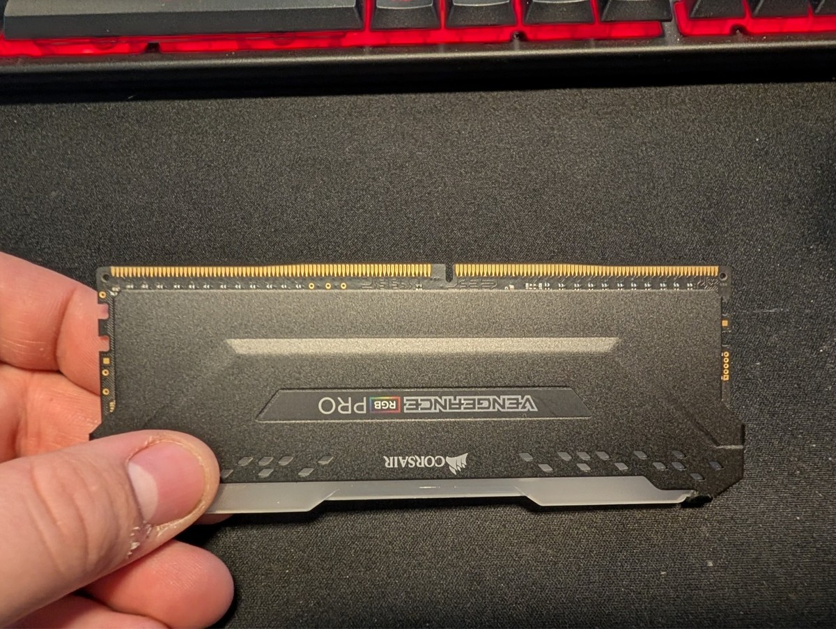 Corsair Vengeance RGB Pro 16GB (2x8GB) RAM DDR4 2666MHz