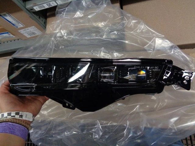 Genuine Ford Fog Lamp Assembly KA1Z-15201-A - Image 2 of 4