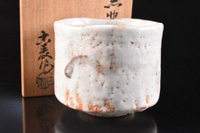 K9082: Japanese Shino-ware White glaze Landscape TEA BOWL w/signed box