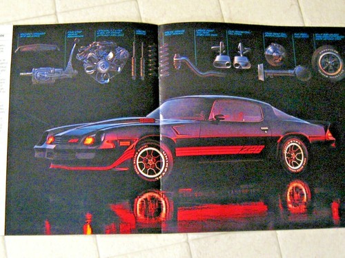 Original 1981 CHEVY CAMARO DLX COLOR CATALOG Brochure - Picture 4 of 5