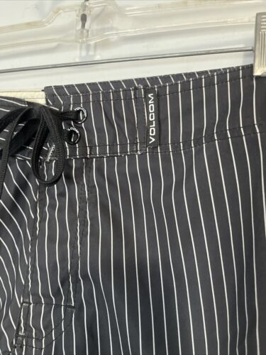 Volcom Black and White Stripe Board Swim Surfing Shorts No Tag Size True Size 33 - Picture 2 of 9