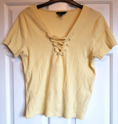 New Look Cream Ribbed material short sleeve top Lacing at neckline Size 18 BNWOT