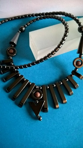 Collier Vintage Géométrique En Hématite Et Pierres Du Soleil - Bon état